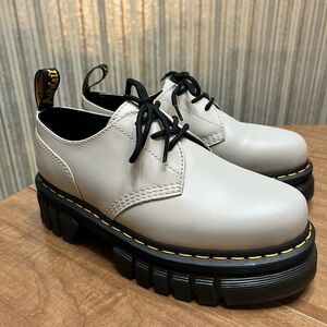 Doc Marten platform oxfords cream light grey